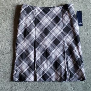 NWT Anne Klein Sz 8P black/white pleated skirt